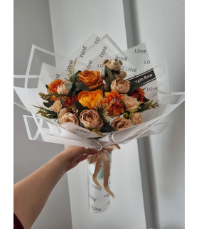 Golden Elegance – Lüks Yapay Çiçek Buketi & Peluş Ayıcık Detaylı Özel Tasarım